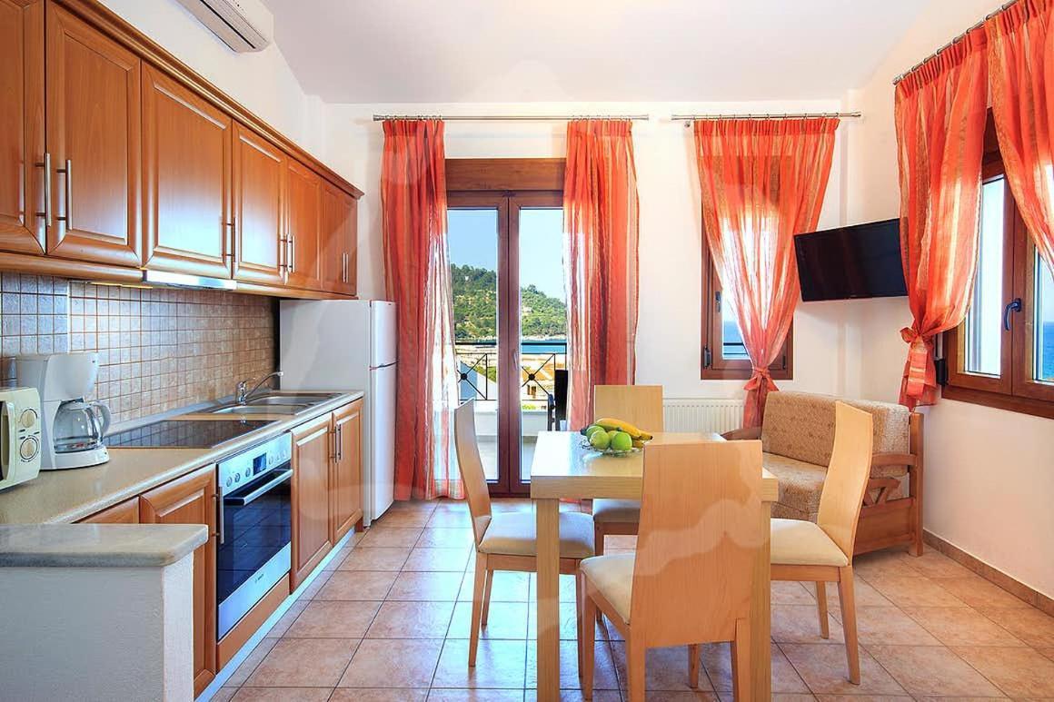 Loretta Maisonettes And Studios Chrysi Ammoudia Exterior foto
