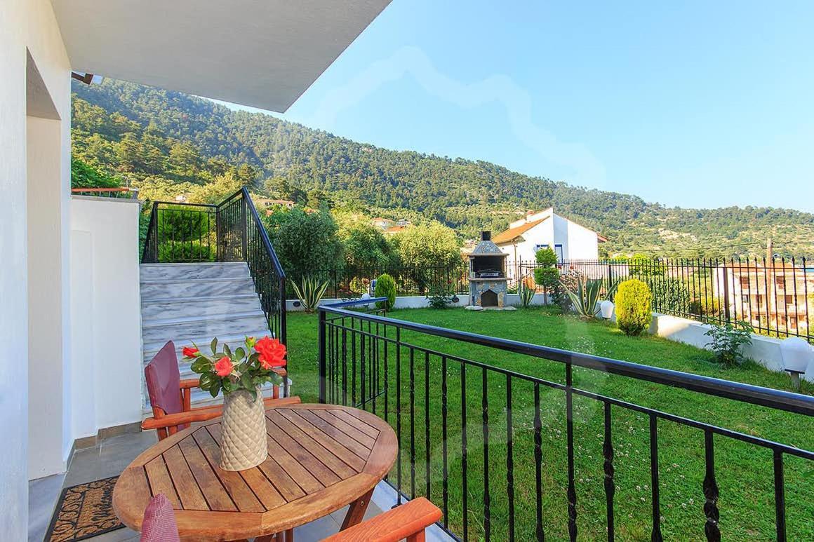 Loretta Maisonettes And Studios Chrysi Ammoudia Exterior foto